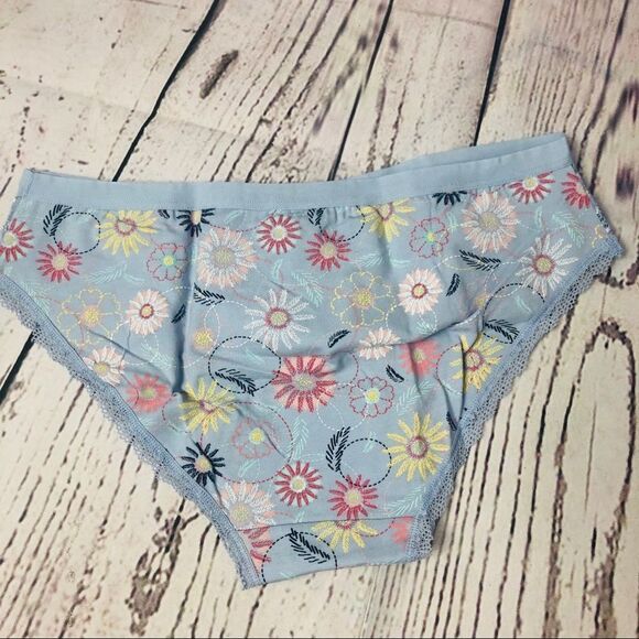 La Vie En Rose 5 pack Lacey Bikini Underwear - Picture 3 of 10